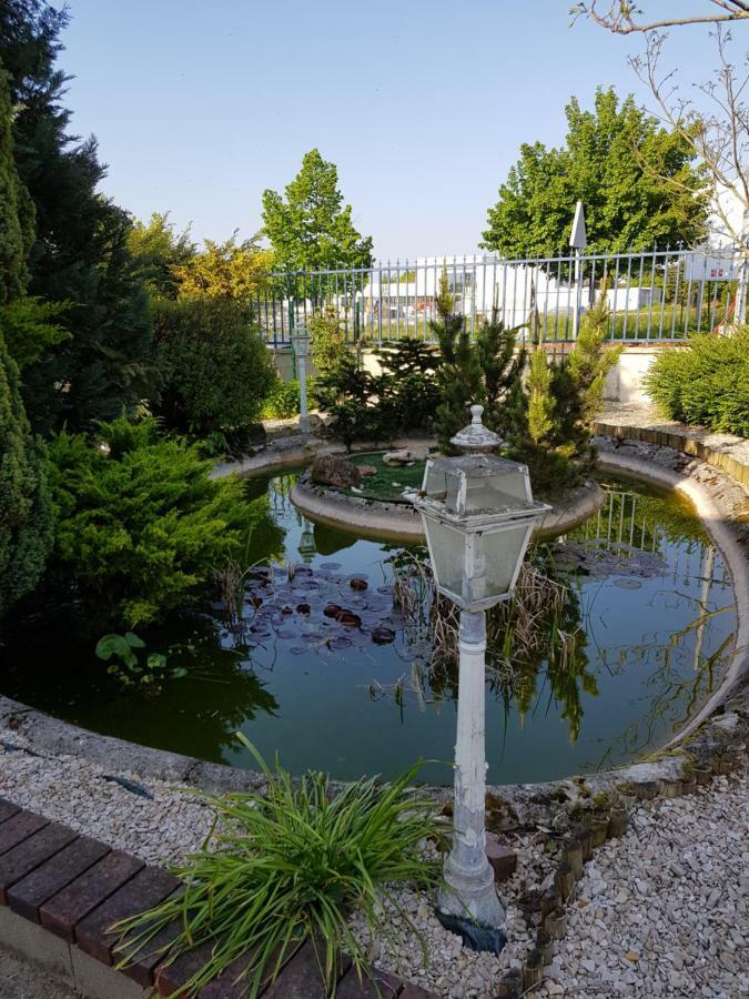 Pepiniere Vila Nogent-sur-Seine Exterior foto